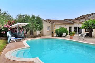 Location de vacances pour 8 personnes, avec terrasse, animaux acceptés à Cavillargues