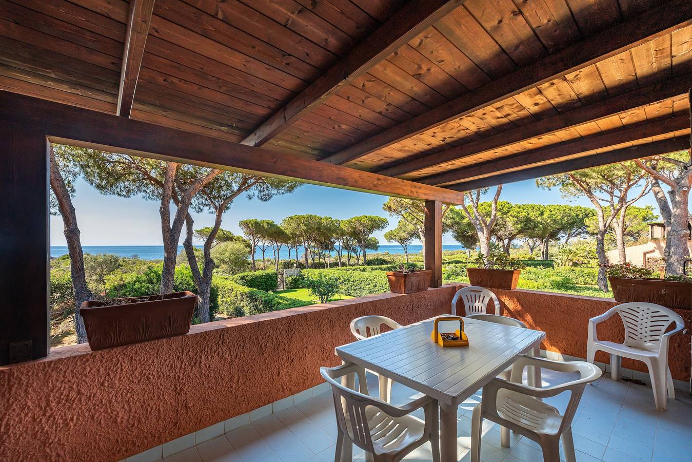 Apartamento entero, Acogedor apartamento vacacional "Villetta Vista Mare" con Wi-Fi, balcón y terraza in Santa Margherita di Pula, Región de Pula