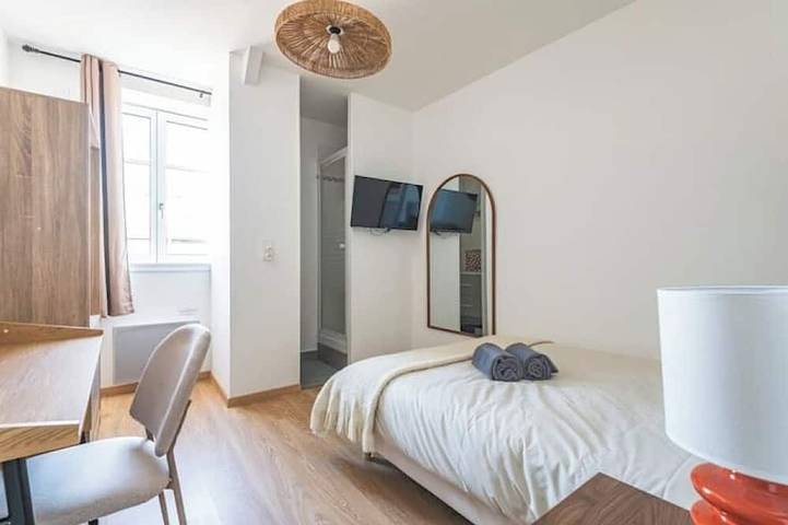 Appartement entier, Le Sarrail – Hypercentre & 12 Couchages in Reims, Marne