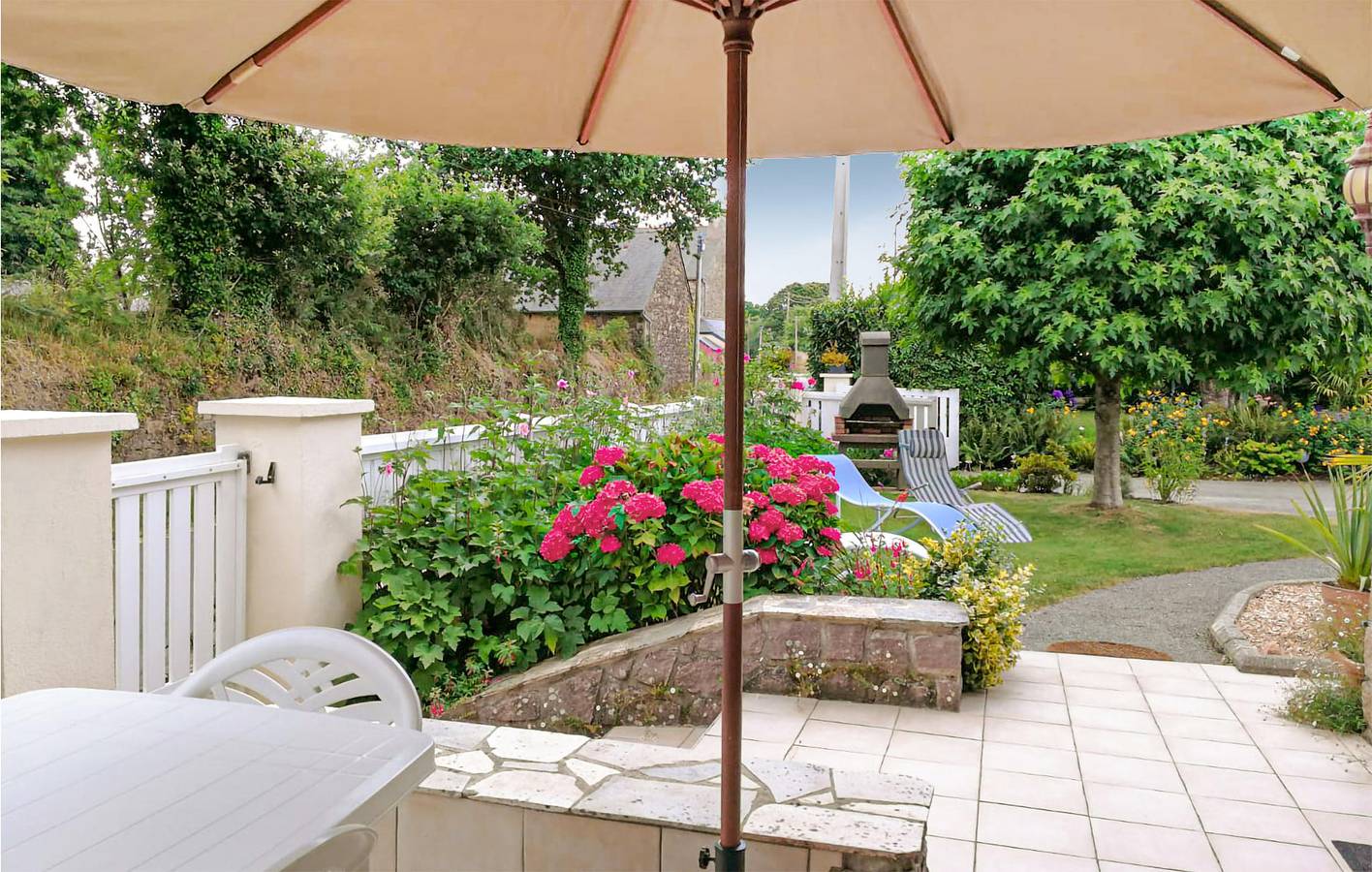 Spacieux appartement avec garage, jardin et Wifi près de Lanleff. in Le Faouët, Cotes-d'Armor