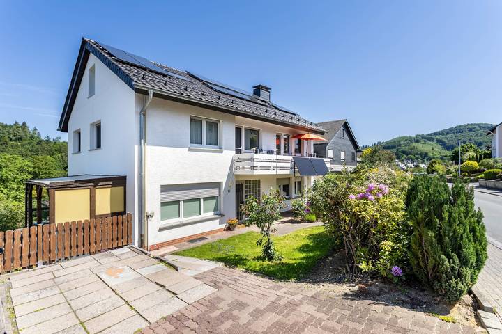 Ganze Wohnung, Gierske Ferienwohnung mit Bergblick und Gemeinschaftsgarten in Olsberg, Hochsauerlandkreis