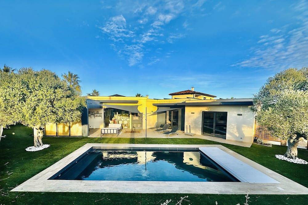 Villa Moderne Face aux Vignes in Sauvian, Côte d'Améthyste