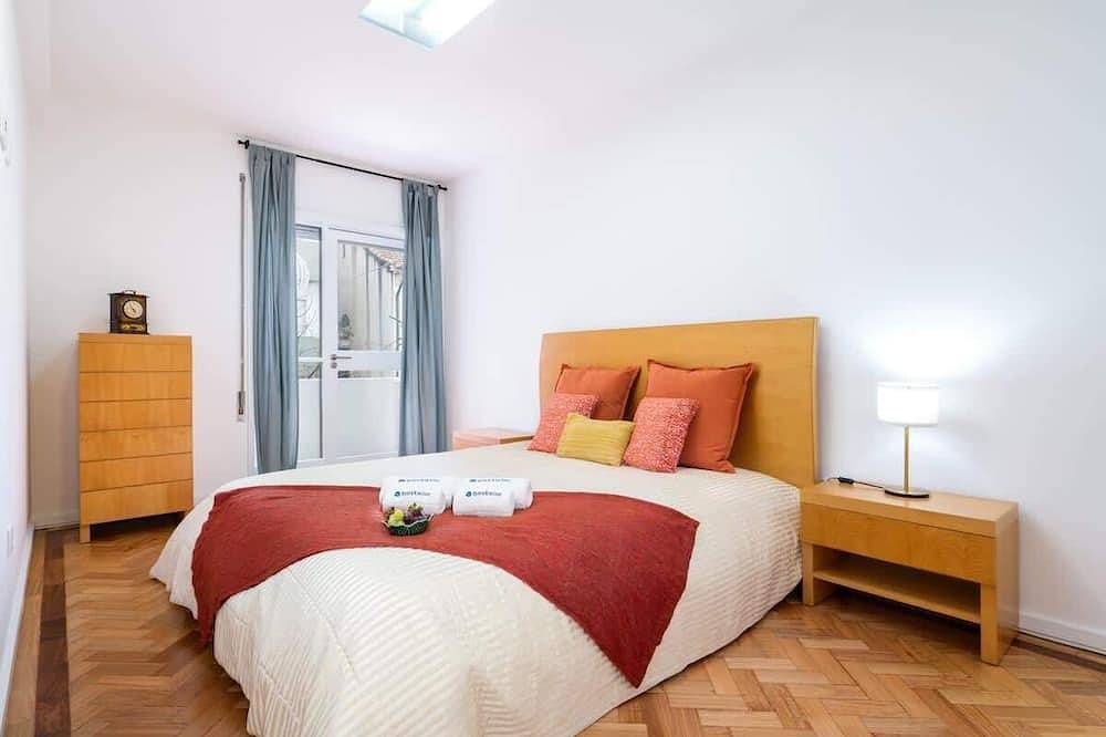 Entire apartment, Spacious Fresh Flat w/ Terrace | Sea by Hostwise in Espinho, Aveiro District