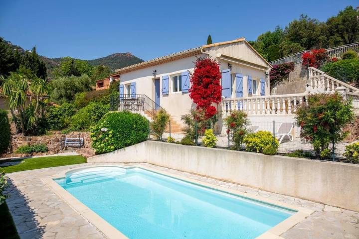 Villa pour 5 personnes, avec piscine ainsi que vue et jardin à Théoule-sur-Mer