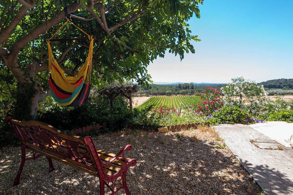 Maison avec piscine et belle vue in Lédenon, Région de Nîmes