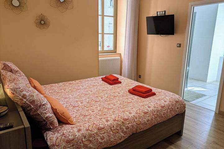 Location de vacances pour 13 personnes dans Office De Tourisme De Saint Gengoux Le National - 3