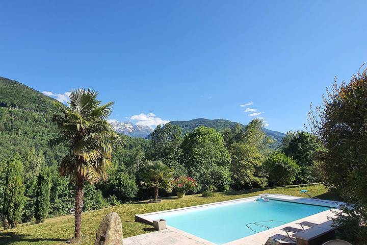 Gîte pour 10 personnes, avec terrasse ainsi que jardin et piscine à Allevard - 3