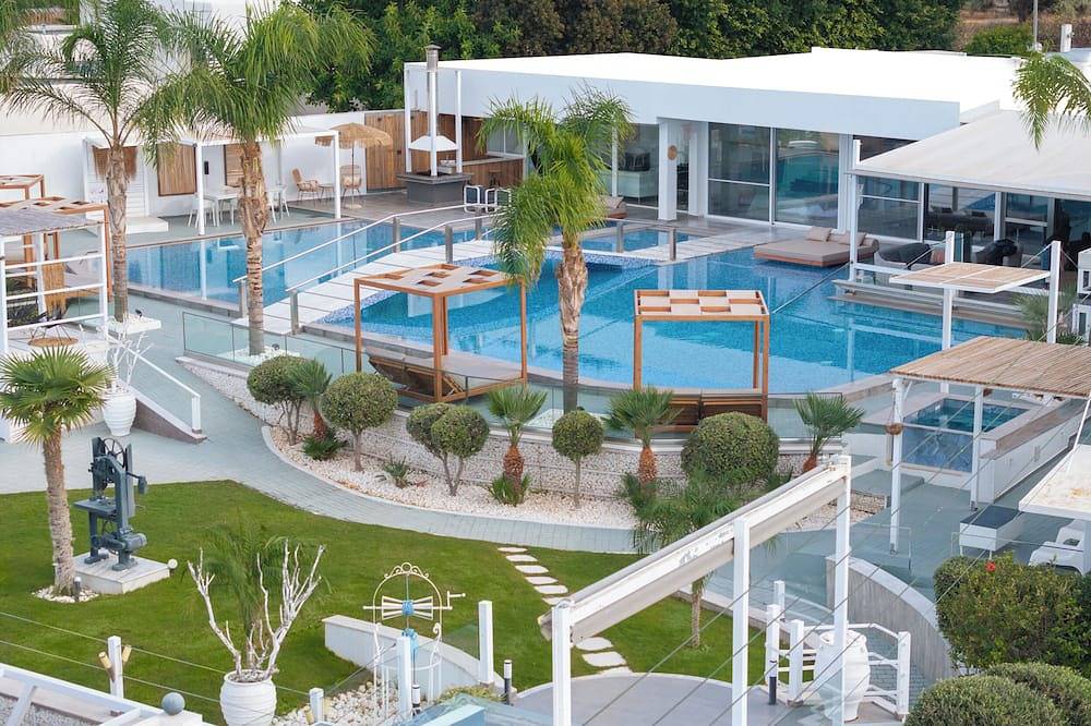 White Luxury Villa in Limenas Chersonisou, Iraklio-Heraklion und Umgebung