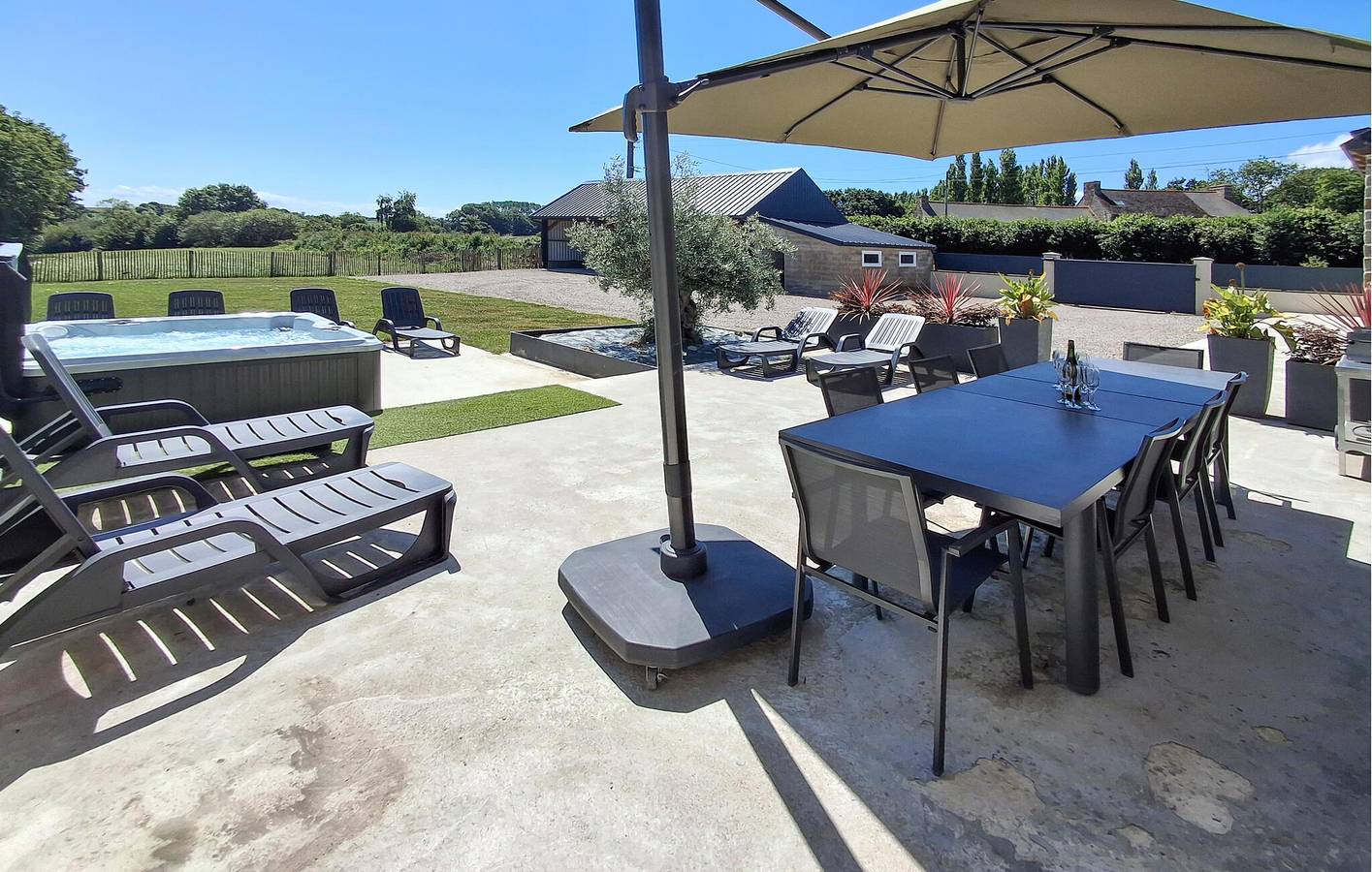 Tréméloir Garden Apartamento con WiFi y Parking in Tréméloir, Côte de Goëlo