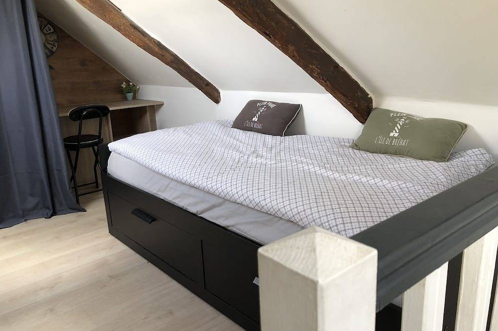 Charming little house 800m from the seaside  in Paimpol, Côte de Goëlo