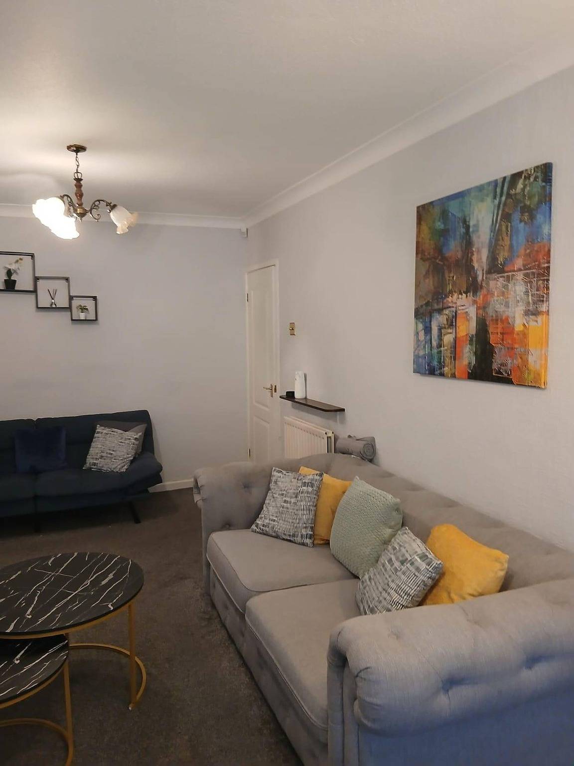 Entire apartment, 4-Bed Parking, Fast Wifi, M42 Great for team work in Solihull, Birmingham Area