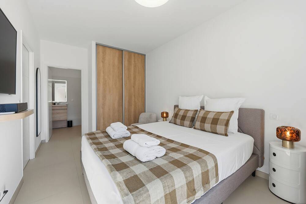 Appartement entier, Penthouse Le Spazio · Proche plage / Centre ville in Castries, Côte méditerranéenne (France)