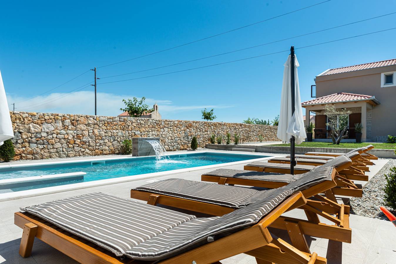 Villa Rea 4 mit beheiztem Pool in Privlaka, Zadar