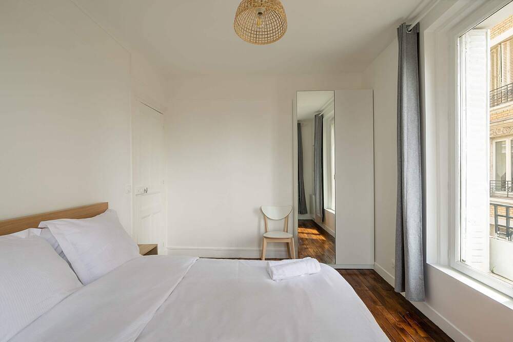 Apartamento entero, Le Dupont - Parking, Metro 13, 15 min Saint Lazare in Asnières-sur-Seine, Altos del Sena