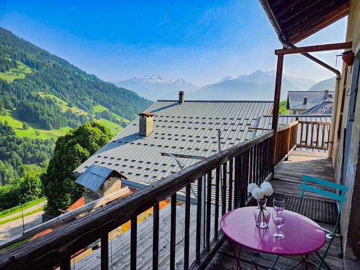 Location de vacances pour 9 personnes, avec Balcon ainsi que Jardin et Vue dans Office de Tourisme de Hauteluce Les Saisies