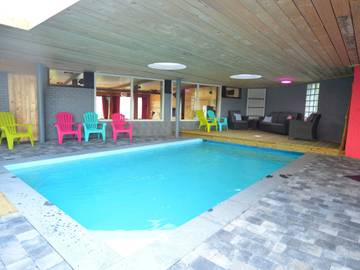 Gîte pour 19 personnes, avec piscine ainsi que sauna et terrasse, adapté aux familles à Trooz