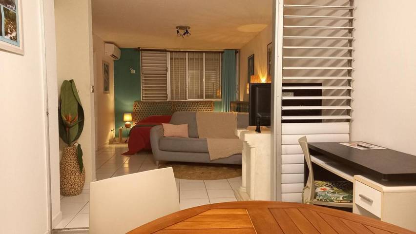 Gîte pour 4 personnes, avec piscine et jardin dans Plage de Saint-Félix