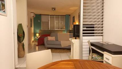 Gîte pour 4 personnes, avec piscine et jardin dans Plage de Saint-Félix