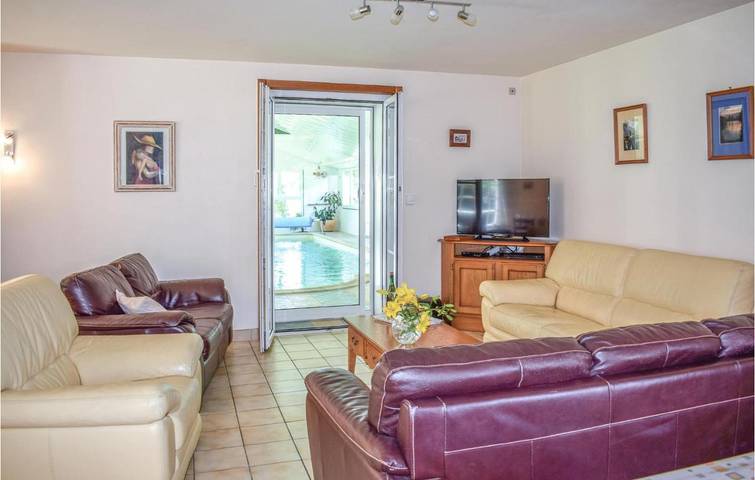 Location de vacances pour 10 personnes, avec jacuzzi et sauna ainsi que piscine et jardin à Yvias - 4