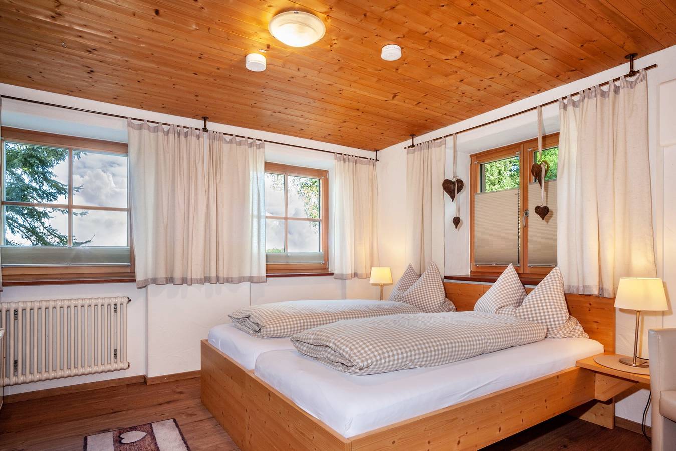Ganze Wohnung, Ferienwohnung 'Zugspitze' mit Bergblick, Gemeinschaftsterrasse und Wi-Fi in Dietmannsried, Bayerisch Schwaben