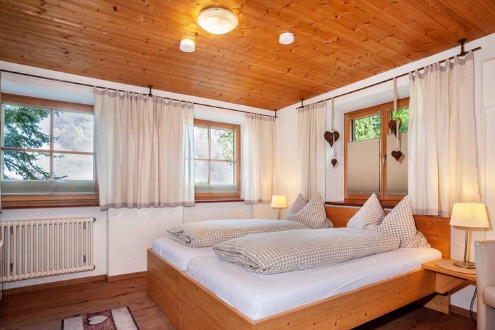 Ganze Wohnung, Ferienwohnung 'Zugspitze' mit Bergblick, Gemeinschaftsterrasse und Wi-Fi in Dietmannsried, Bayerisch Schwaben