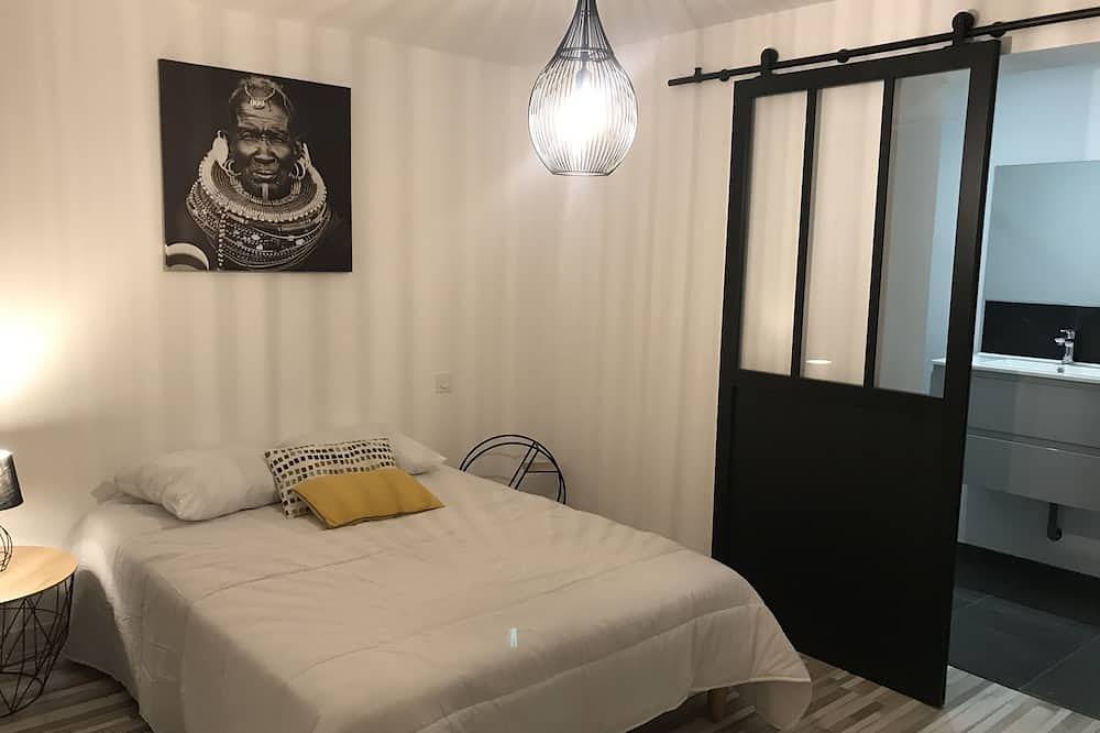 Entire apartment, T4 with courtyard and Spa 400m from the beach in Angoulins, La Rochelle region