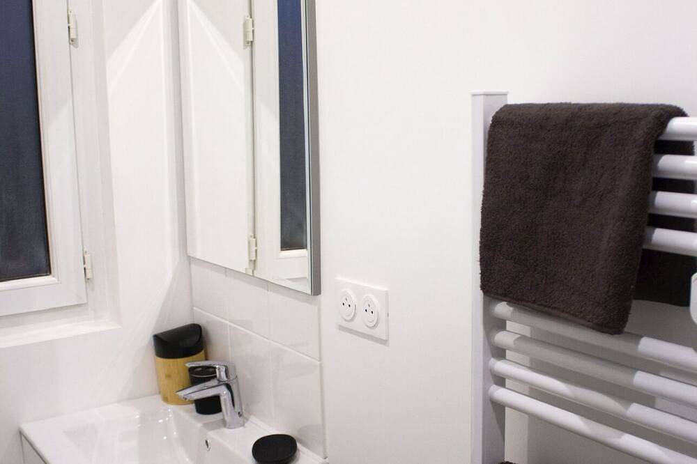 Apartamento entero, Chic and modern apartment in Châtillon, Altos del Sena