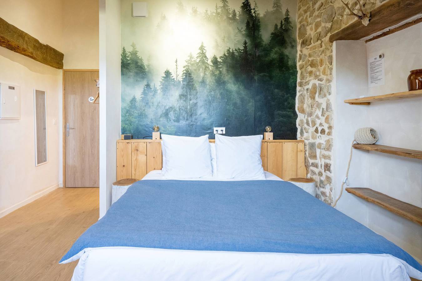 Chambre d'hôtes 'Maison Perbos 1556 - Ursuya' avec piscine partagée, Wi-Fi et climatisation in La Bastide-Clairence, Région de Bayonne