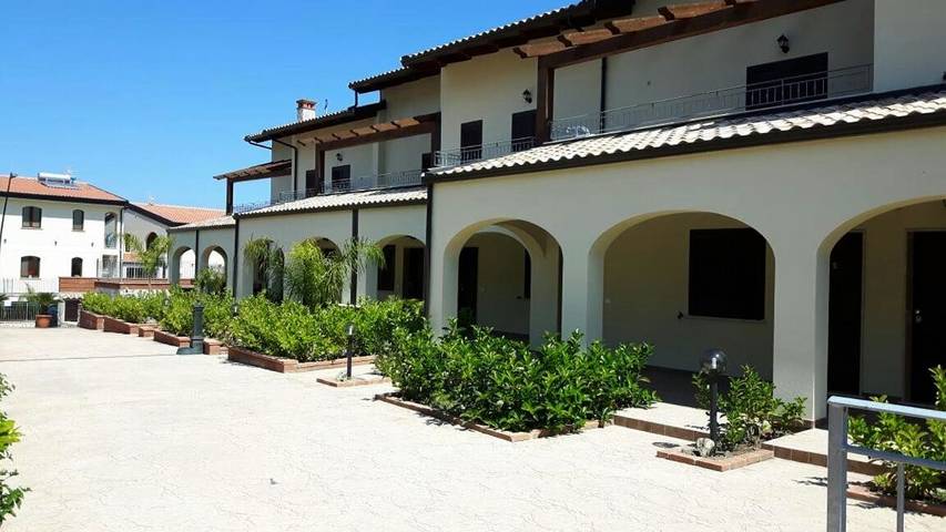 Location de vacances pour 8 personnes, avec vue et jardin, animaux acceptés à Tropea - 2