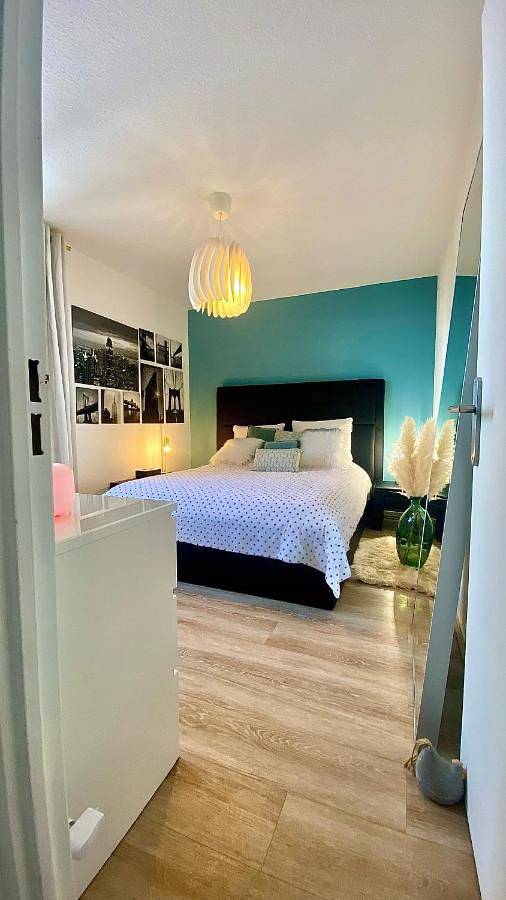 Appartement de vacances entier, Superbe Chambre avec vue et salle d eau privative dans duplex de 140m2 - proche Chu Clermont in Beaumont (Puy-de-Dôme), Parc naturel régional des Volcans d'Auvergne