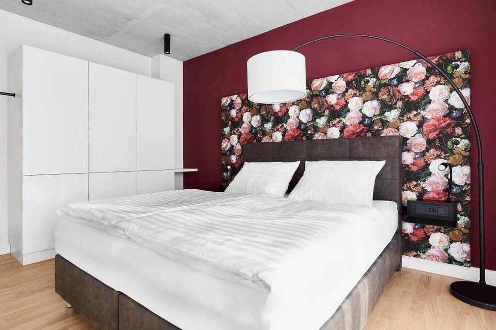 Ganze Wohnung, Livisit bergpartment 28 - Doppelbettzimmer 27 qm - mit Küchenzeile und Bad in Stuttgart, Stuttgart Region