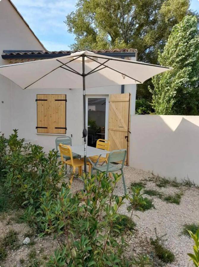 Gîte pour 2 personnes, avec jardin et vue à Roaix