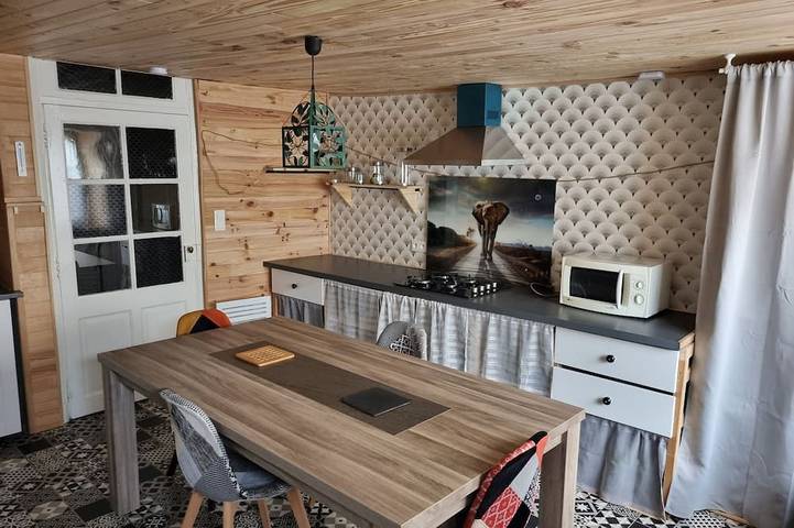 Ferienwohnung für 4 Personen, mit Terrasse und Whirlpool sowie Pool - 1