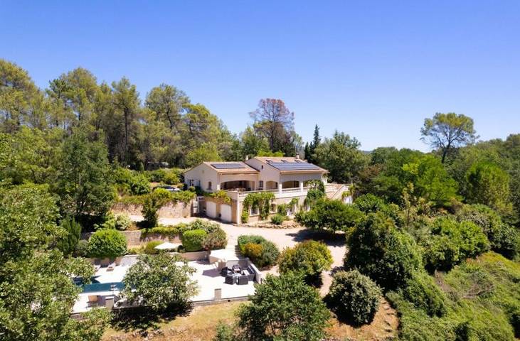 Villa pour 14 personnes, avec piscine ainsi que terrasse et jardin