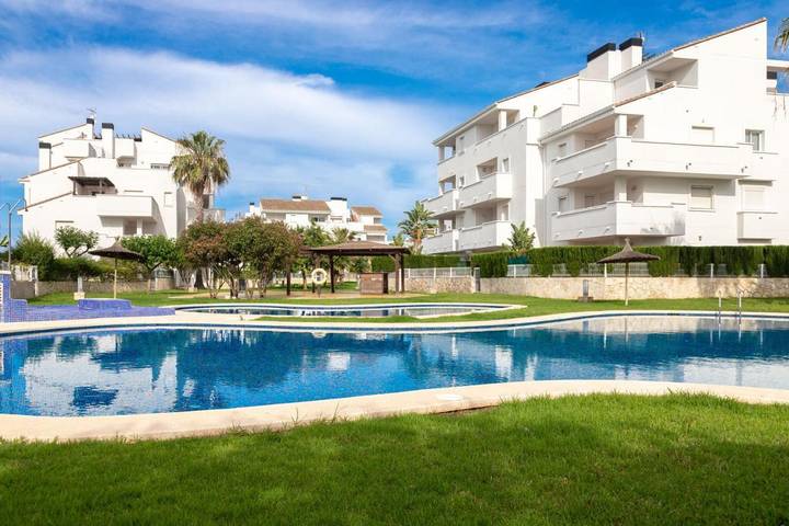 Ferienwohnung für 4 Personen, mit Balkon und Terrasse sowie Garten und Kinderpool