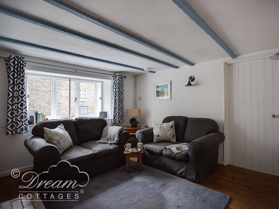 Lilac Cottage in Burton Bradstock, Dorset