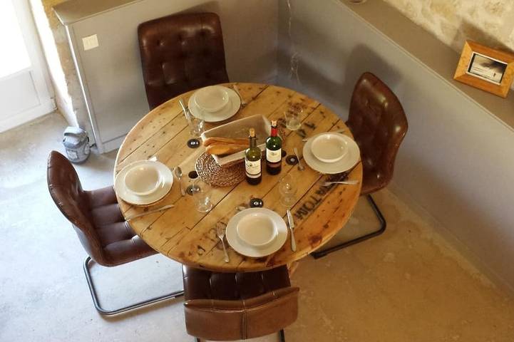 Gîte pour 3 personnes, avec jardin et piscine à Saint-Palais-de-Phiolin