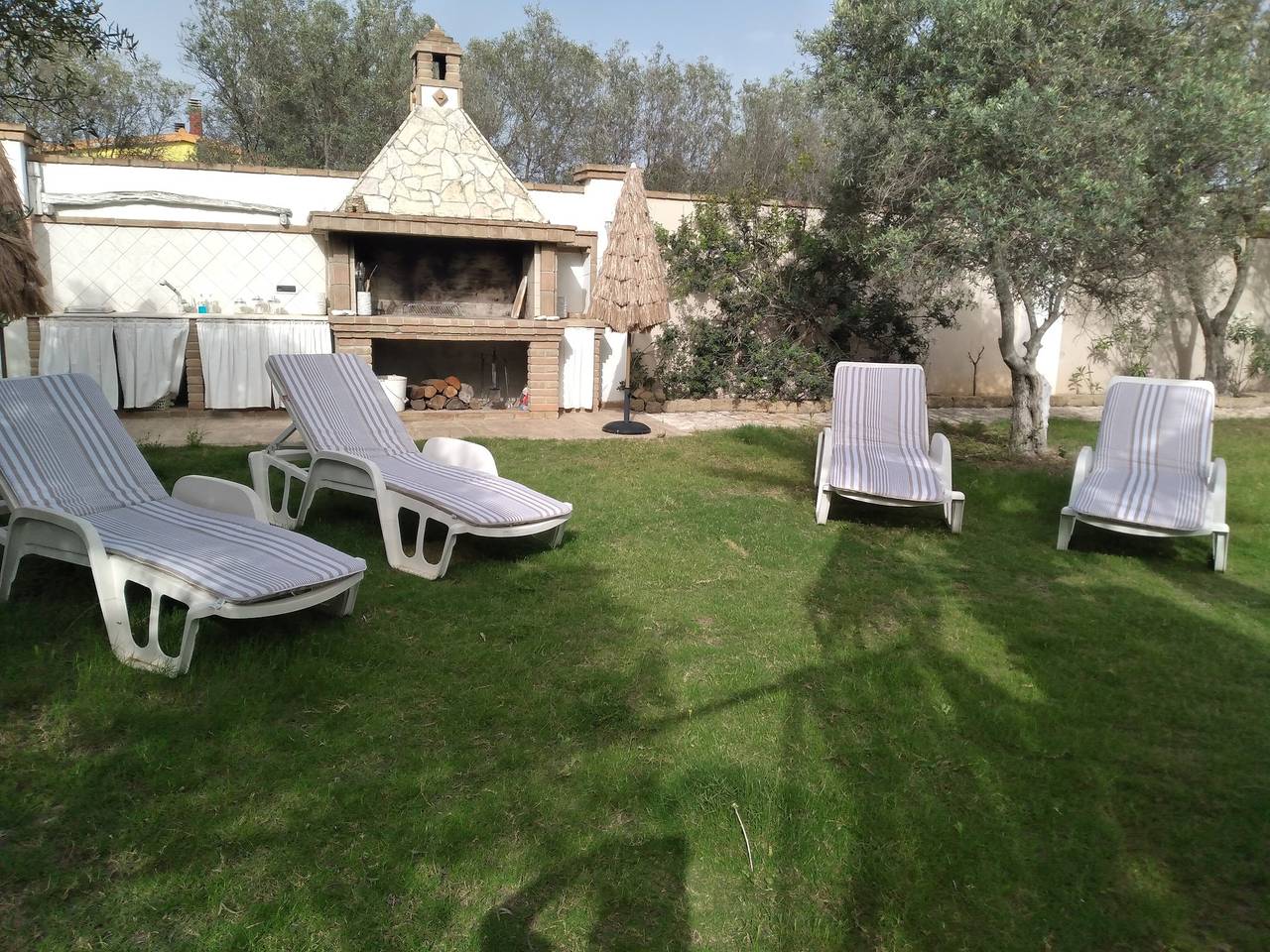 Villa Maria Beatrice moderne avec grand jardin in Quartu Sant'Elena, Campidano