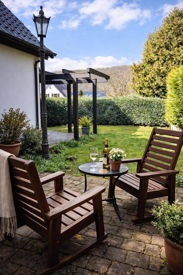 Ganze Wohnung, Eifelflair 1 für max 6 Gäste, 2 Hunde, Garten, Terrasse, Familien und Firmen sind herzlich willkommen! in Gemünd, Rureifel (Nordrhein-westfalen)