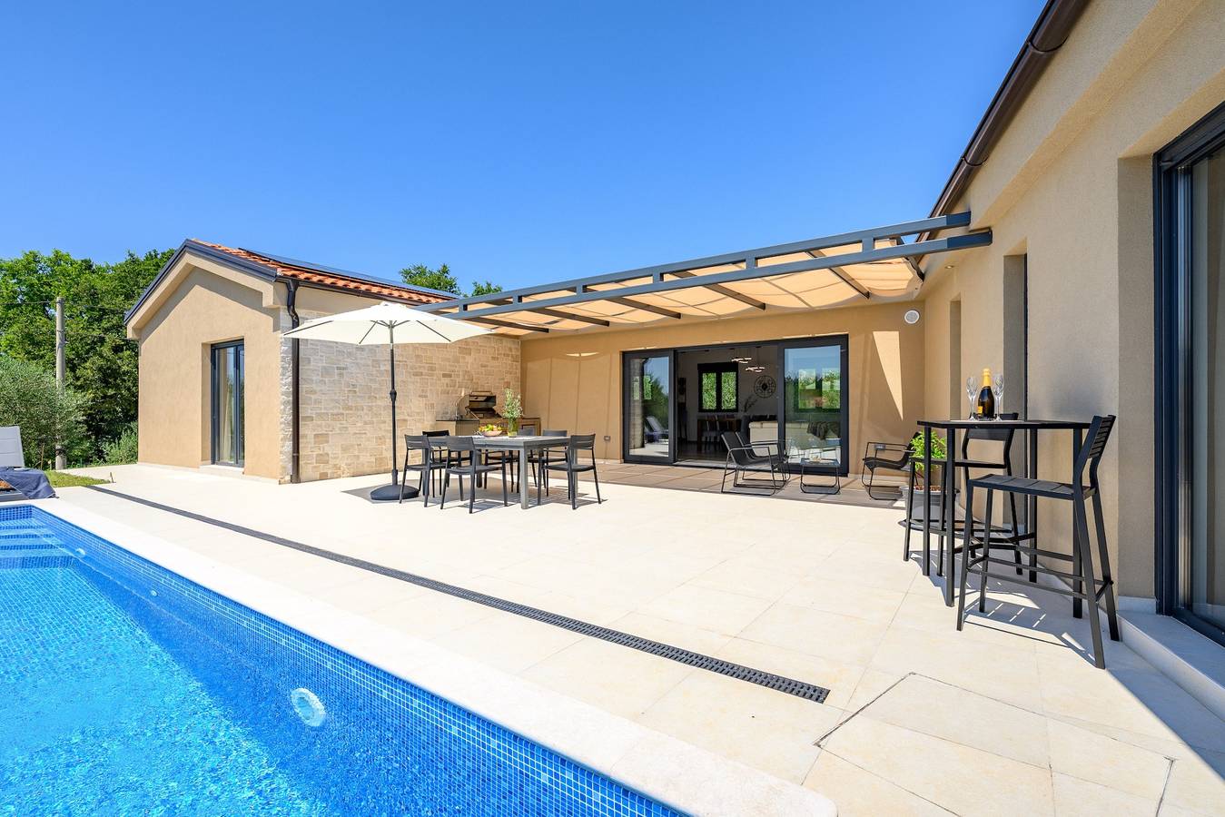 Villa Oliver in Kaštel (Plovanija), Buje