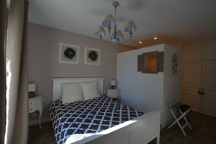 Location de vacances pour 4 personnes, avec terrasse ainsi que jacuzzi et jardin à Calvisson - 3