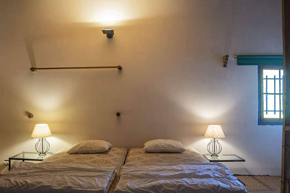 La Norgère, gîte 6 personnes avec piscine. in Mane, Parc naturel régional du Luberon