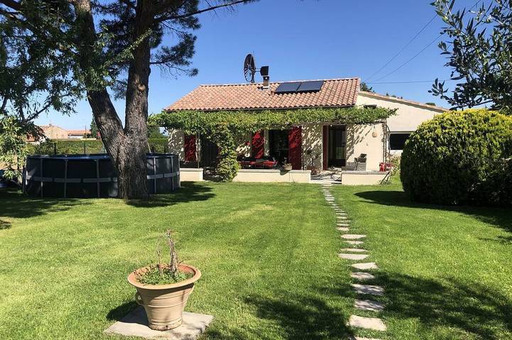 Location de vacances pour 5 personnes, avec jardin et terrasse à Robion