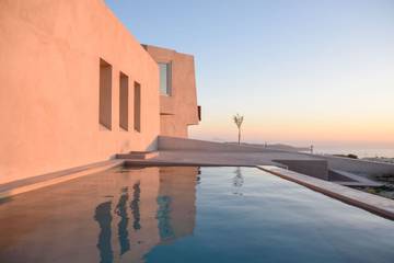 Villa for 7 Guests in Santorini, Cyclades, Picture 1