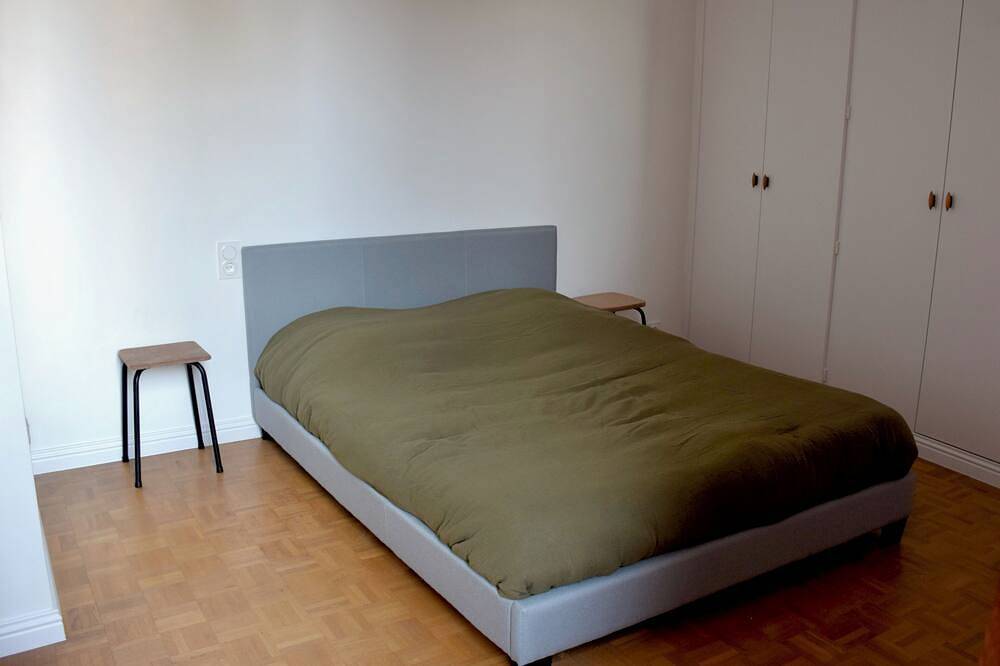 Entire apartment, Les Rosiers - Bright living room with private garden in Fougères, Fougères-Vitré