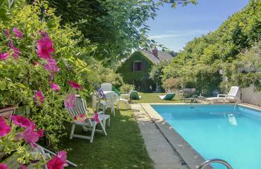 Gîte pour 8 personnes, avec terrasse ainsi que jardin et piscine dans le Puy-de-Dôme