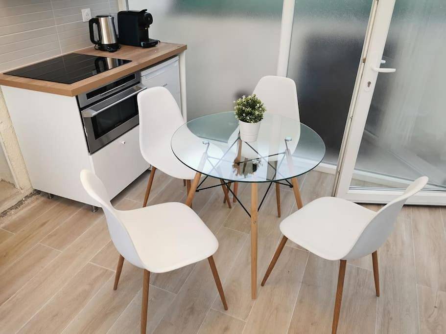Appartement entier, One-Bedroom Apartment in Saint-Germain-en-Laye, Yvelines
