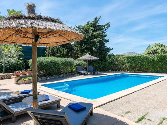 Villa für 4 Personen, mit Terrasse und Garten sowie Whirlpool und Pool in Alcúdia
