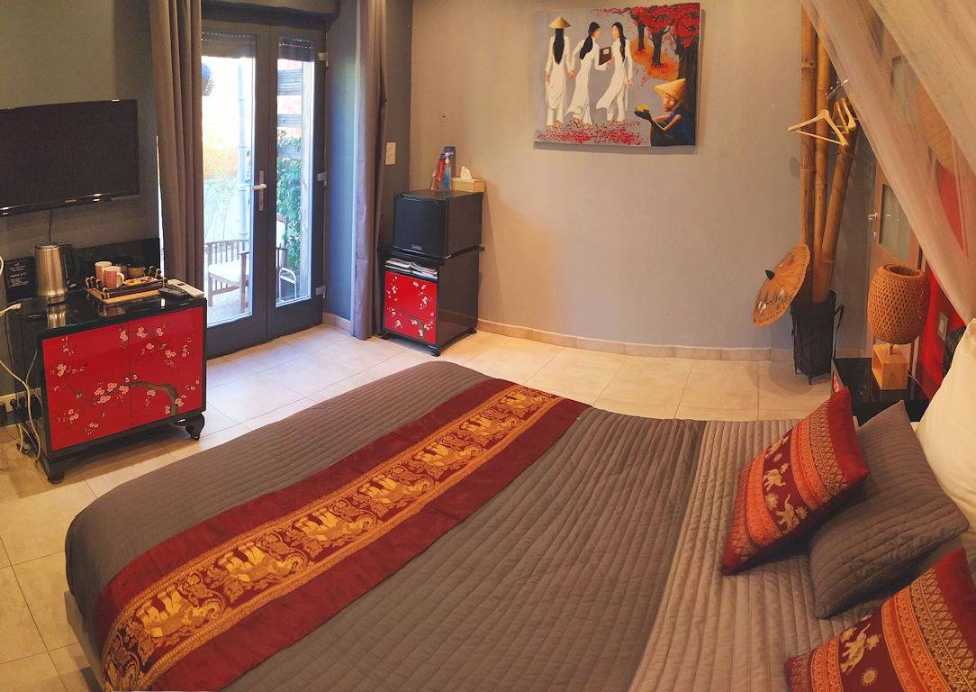 Chambre d'hôtes Villa Carroubier - Suite Mékong in La Londe-les-Maures, Région de Toulon