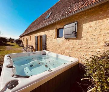 Location de vacances pour 6 personnes, avec vue ainsi que jardin et piscine à Saint-Chamassy